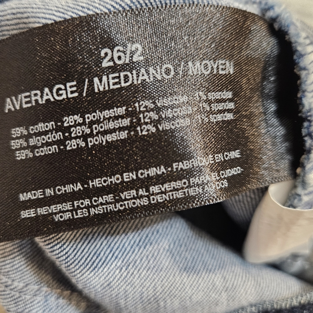 Two-Tone Blue Patchwork Pleated Denim Shorts NWT - image 7